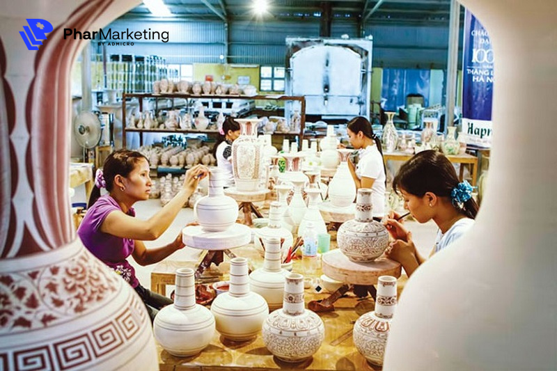 Các xưởng sản xuất hàng thủ công mỹ nghệ đang góp phần tạo việc làm, nâng cao chất lượng đời sống cho nhiều bà con nông thôn